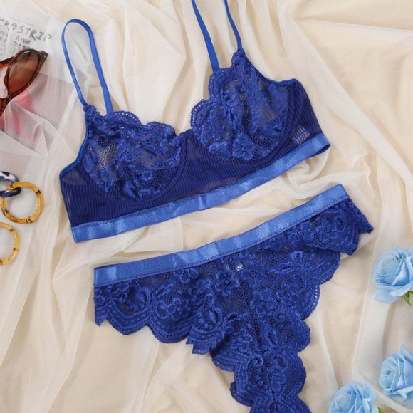 Lace Pattern Panty Set - Picture 3 of 5